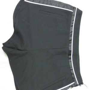 FOREVER 21 US XS BLACK SHORTS WITH WHITE DETAIL
